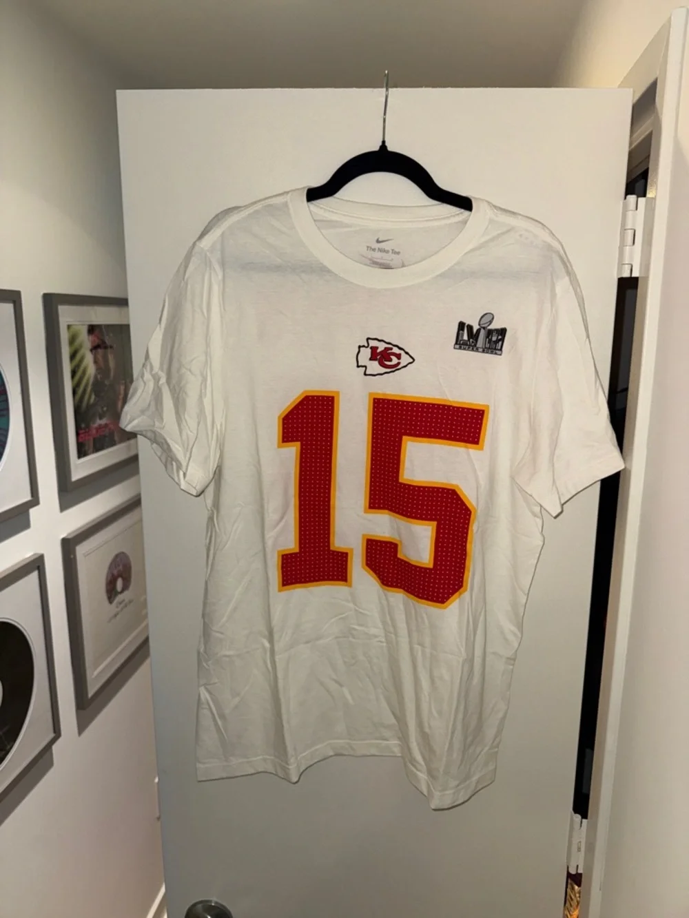 The Nike Tee Patrick Mahomes #15 Kansas City Football White Tee Shirt Jersey - L